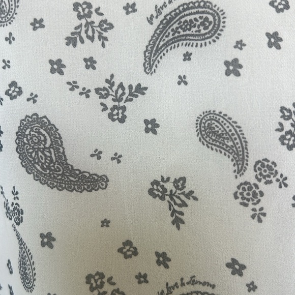 For love and lemons skirt, lots of detailing size large - Picture 3 of 4